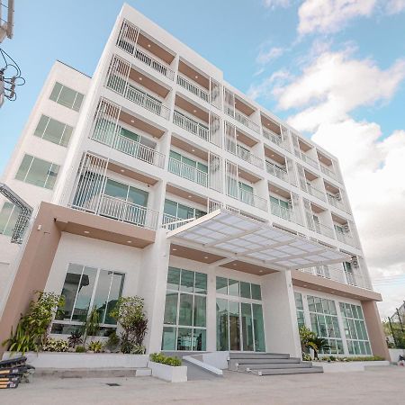 Hotel Agnes Buriram Esterno foto