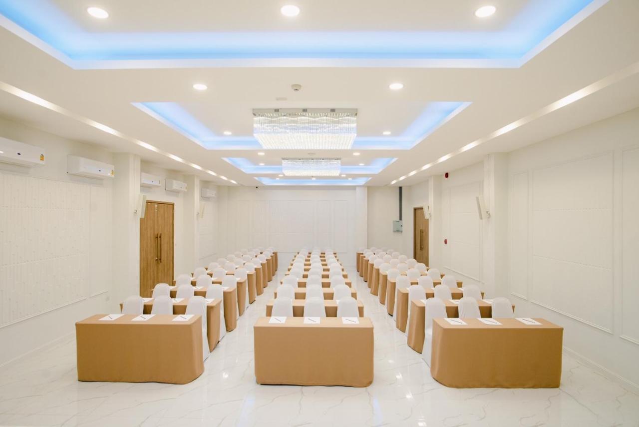 Hotel Agnes Buriram Esterno foto