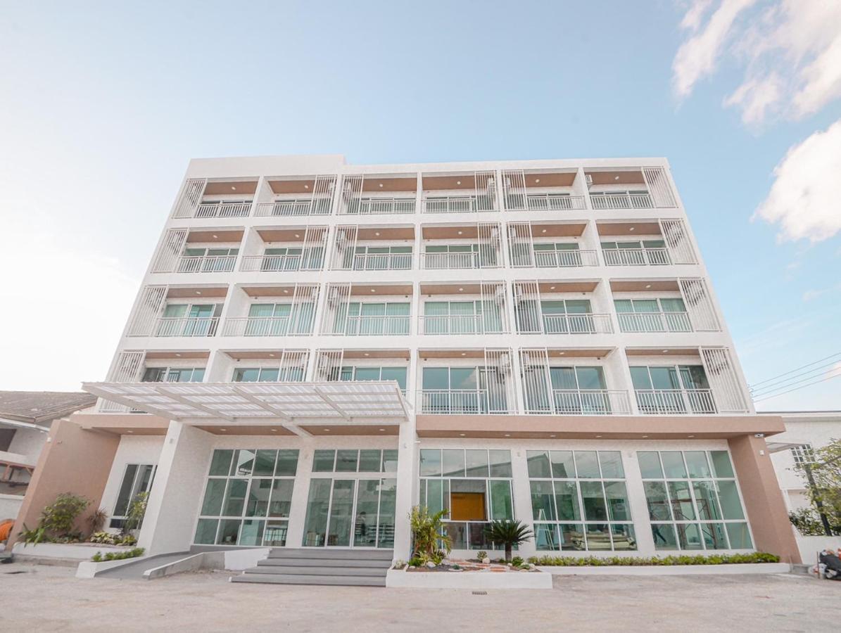 Hotel Agnes Buriram Esterno foto