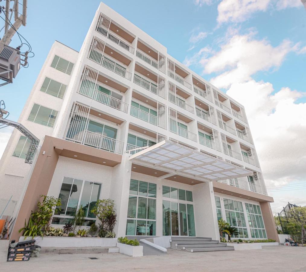 Hotel Agnes Buriram Esterno foto