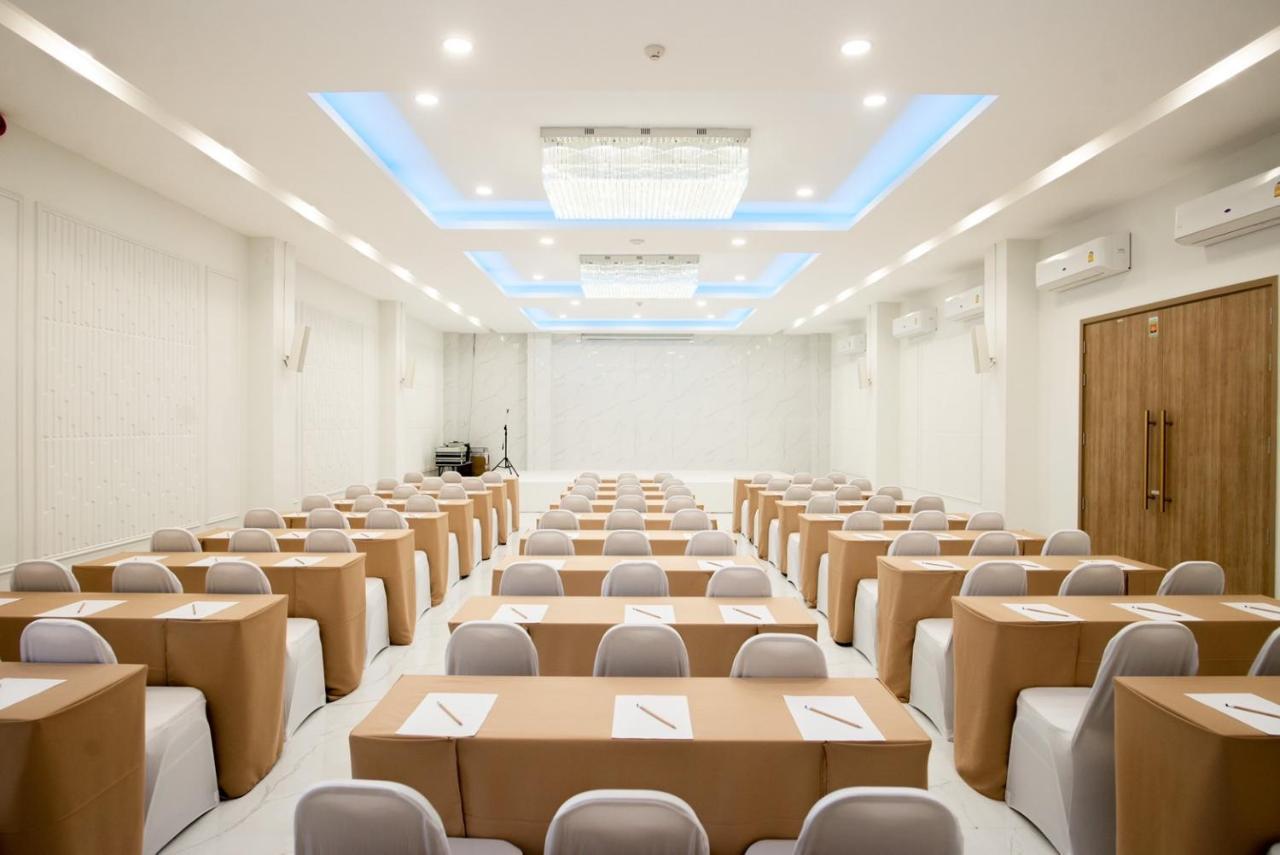 Hotel Agnes Buriram Esterno foto