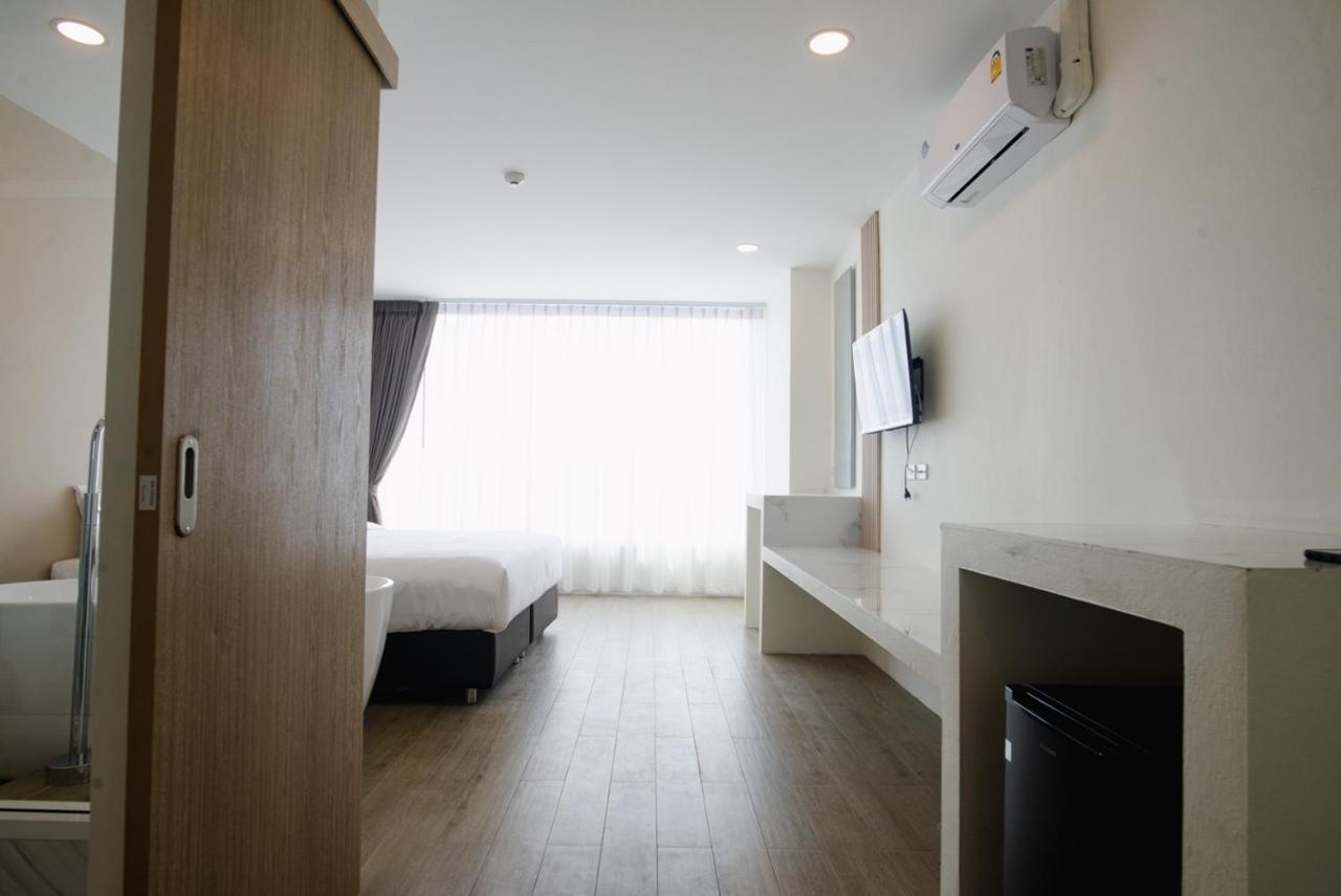 Hotel Agnes Buriram Esterno foto