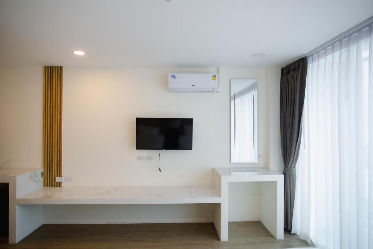 Hotel Agnes Buriram Esterno foto