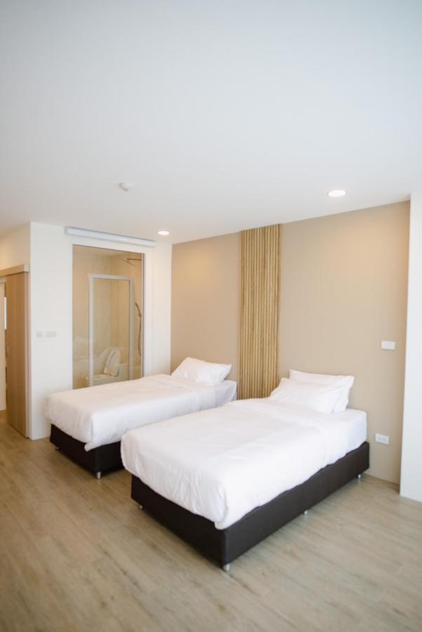 Hotel Agnes Buriram Esterno foto