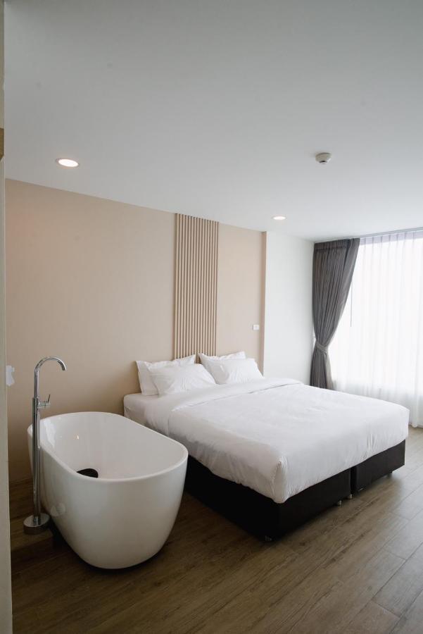 Hotel Agnes Buriram Esterno foto