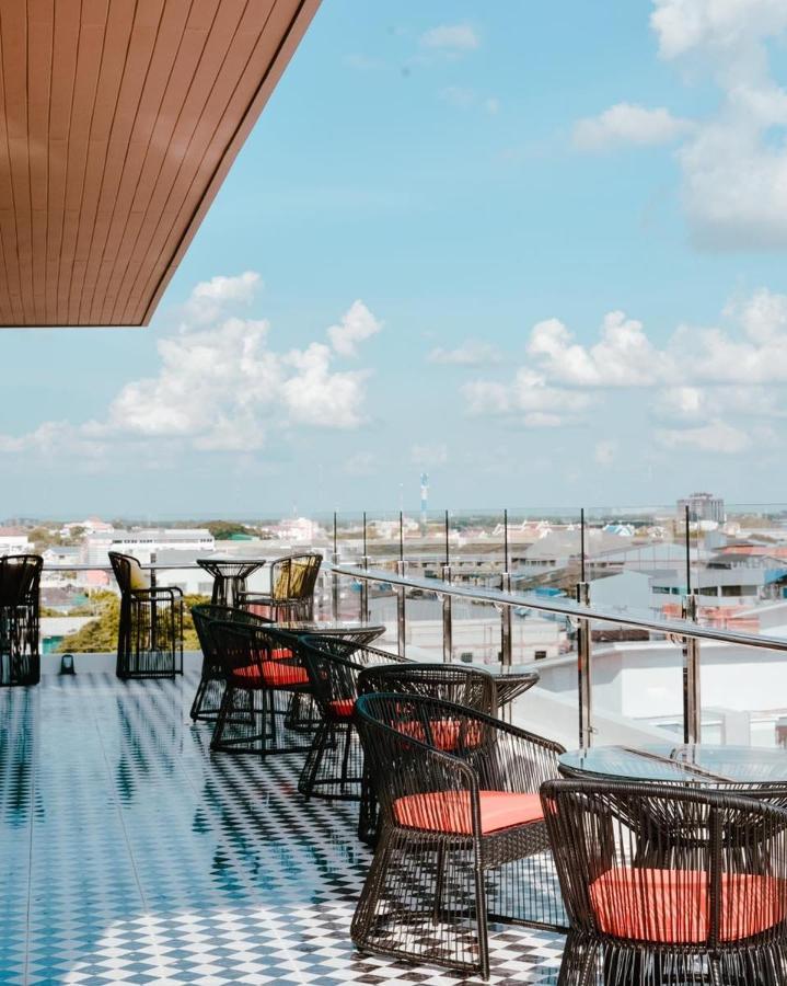 Hotel Agnes Buriram Esterno foto